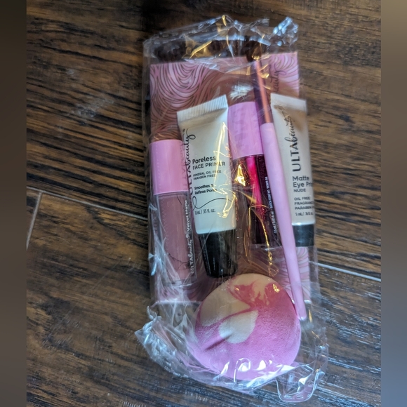 Ulta Beauty Collection 8 Piece Makeup Gift Set With Silver Bag. NWT - Picture 3 of 8